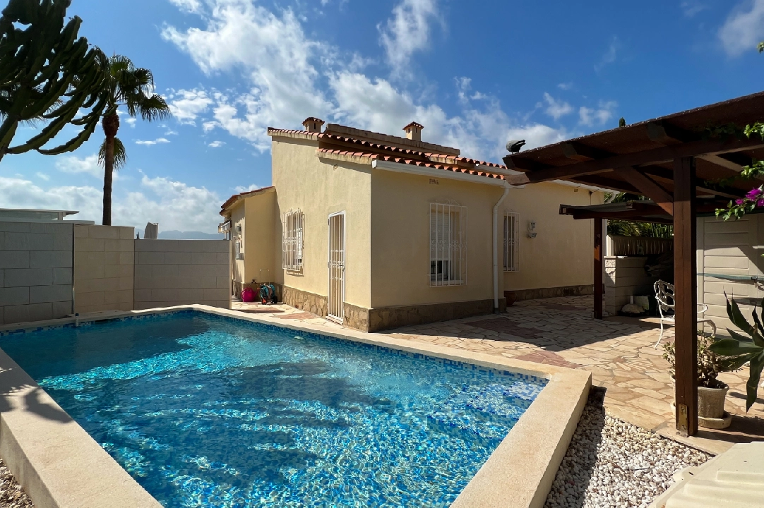 villa in Oliva for sale, built area 110 m², year built 1999, condition neat, + stove, plot area 750 m², 3 bedroom, 2 bathroom, swimming-pool, ref.: RG-0223-4