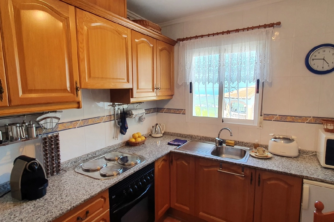 single family house in Oliva for sale, built area 123 m², year built 2002, condition neat, + central heating, plot area 700 m², 2 bedroom, 2 bathroom, ref.: RA-0321-12