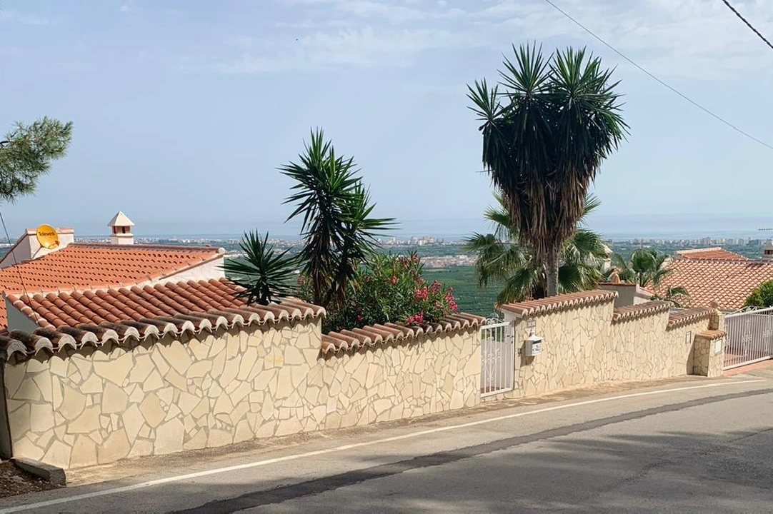 single family house in Oliva for sale, built area 123 m², year built 2002, condition neat, + central heating, plot area 700 m², 2 bedroom, 2 bathroom, ref.: RA-0321-21