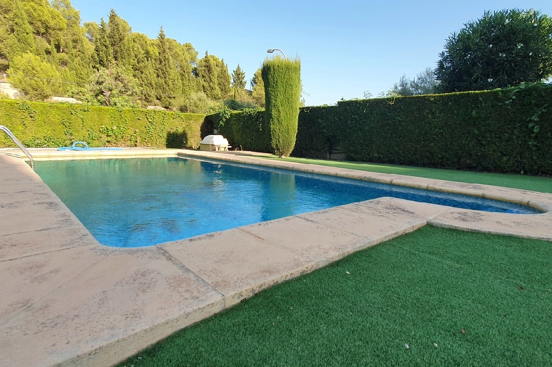 mansion in Oliva for sale, built area 210 m², year built 1995, condition neat, + stove, plot area 849 m², 4 bedroom, 3 bathroom, swimming-pool, ref.: RA-0921-3