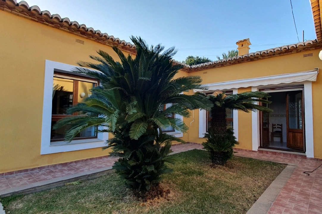 mansion in Oliva for sale, built area 210 m², year built 1995, condition neat, + stove, plot area 849 m², 4 bedroom, 3 bathroom, swimming-pool, ref.: RA-0921-6