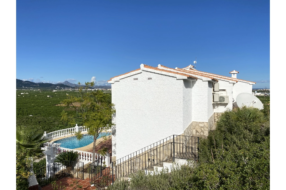 villa in Oliva(Sant Pere) for sale, built area 119 m², year built 1991, condition modernized, air-condition, plot area 897 m², 3 bedroom, 2 bathroom, swimming-pool, ref.: GC-3221-35