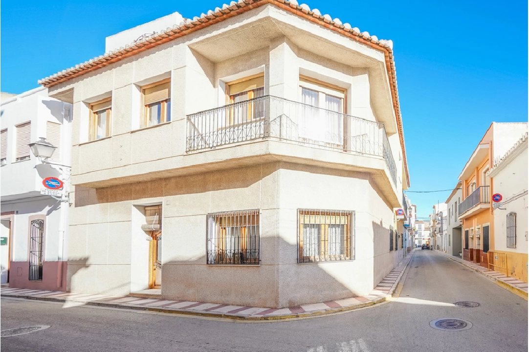 town house in Gata de Gorgos(Centre) for sale, built area 136 m², air-condition, plot area 73 m², 4 bedroom, 2 bathroom, ref.: BP-4170GAT-1