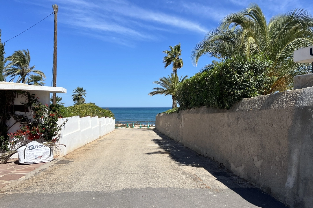 villa in Denia(Las Rotas) for sale, built area 280 m², year built 1989, condition neat, + central heating, plot area 1150 m², 5 bedroom, 4 bathroom, swimming-pool, ref.: SC-T0424-35