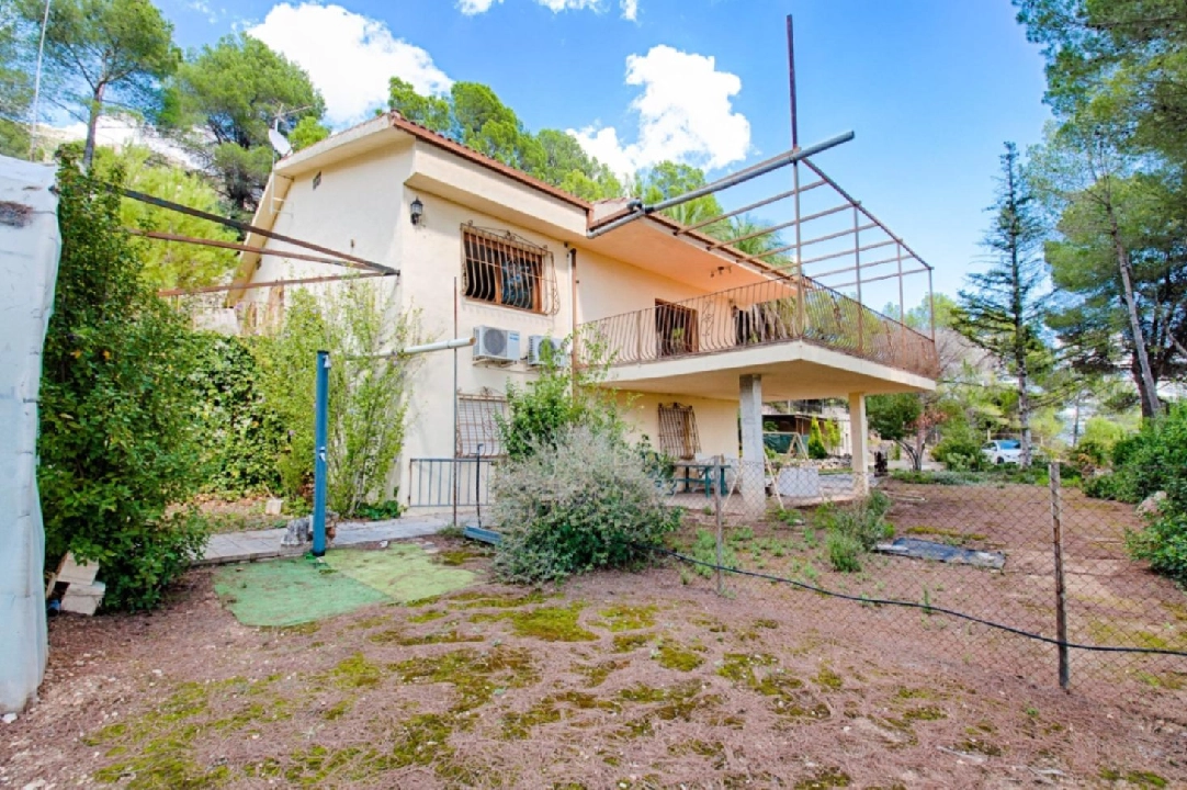 country house in Relleu for sale, built area 174 m², year built 1990, air-condition, plot area 26000 m², 4 bedroom, 1 bathroom, swimming-pool, ref.: AM-12046DA-9