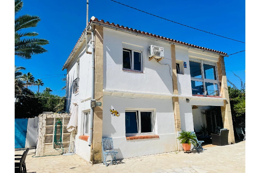 villa in Denia for sale, built area 133 m², year built 1970, air-condition, plot area 350 m², 3 bedroom, 2 bathroom, swimming-pool, ref.: UM-UV-0624-1